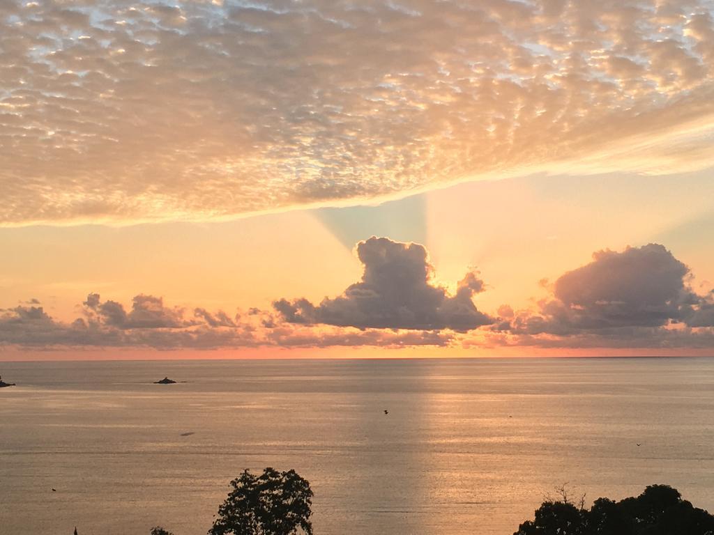 Sunset View Self Catering Lejlighed Anse Boileau Eksteriør billede